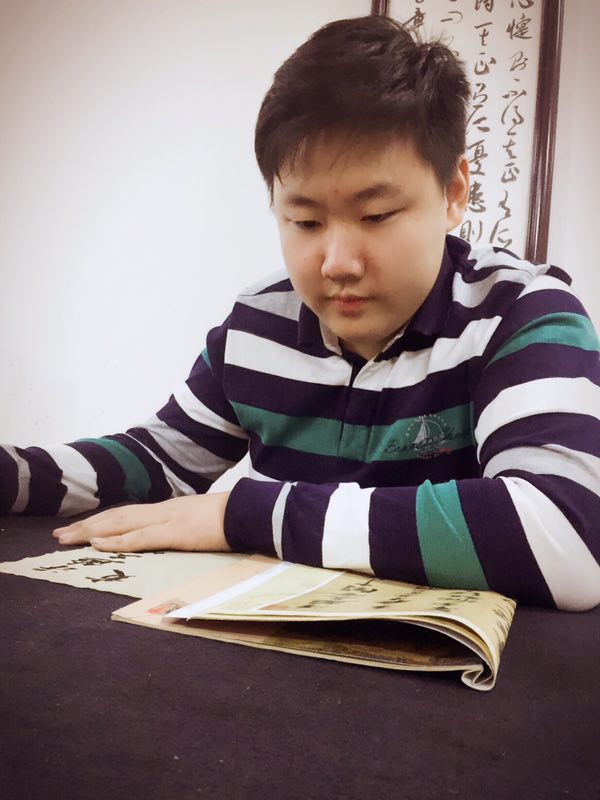 哈师大附中初四学生刘乃嘉获得黑龙江省首届中小学师生书法展金奖第一